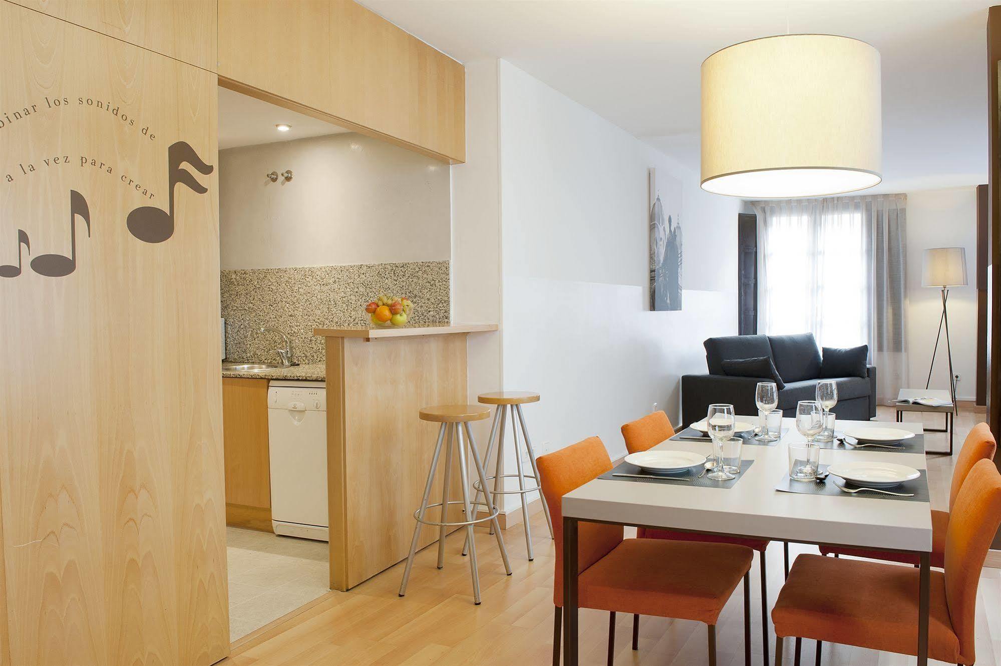 Aspasios Plaza Real Apartments Βαρκελώνη Εξωτερικό φωτογραφία